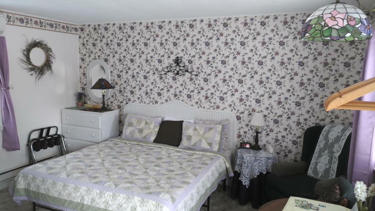 Midway Lodging Cornish Bagian luar foto