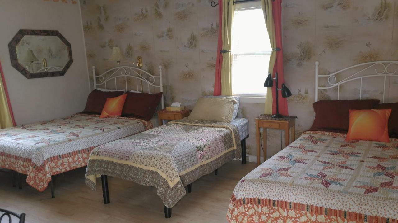 Midway Lodging Cornish Bagian luar foto