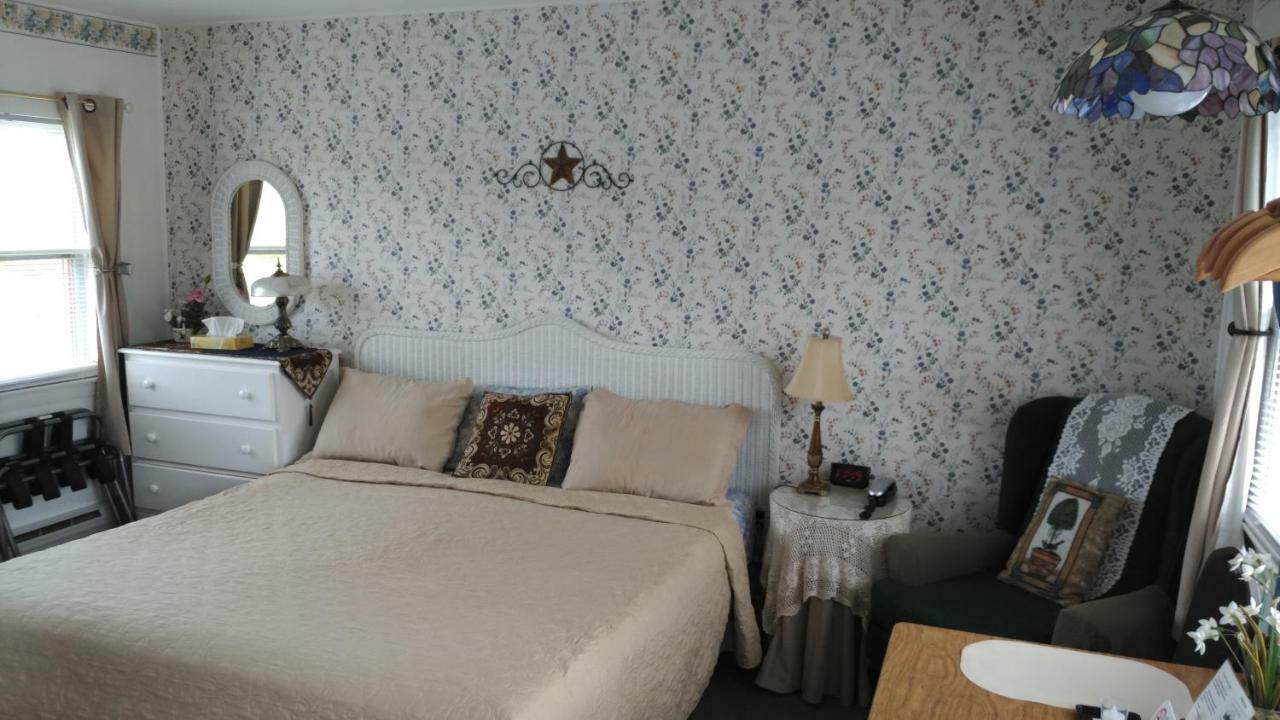 Midway Lodging Cornish Bagian luar foto