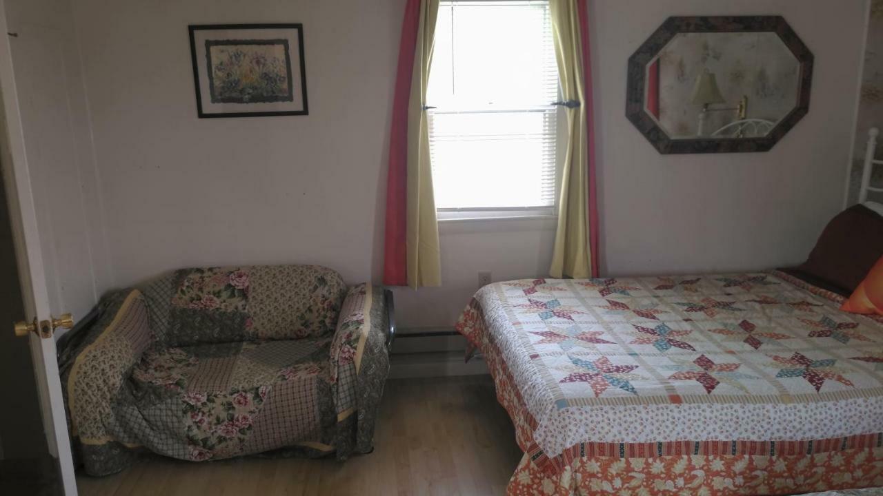 Midway Lodging Cornish Bagian luar foto
