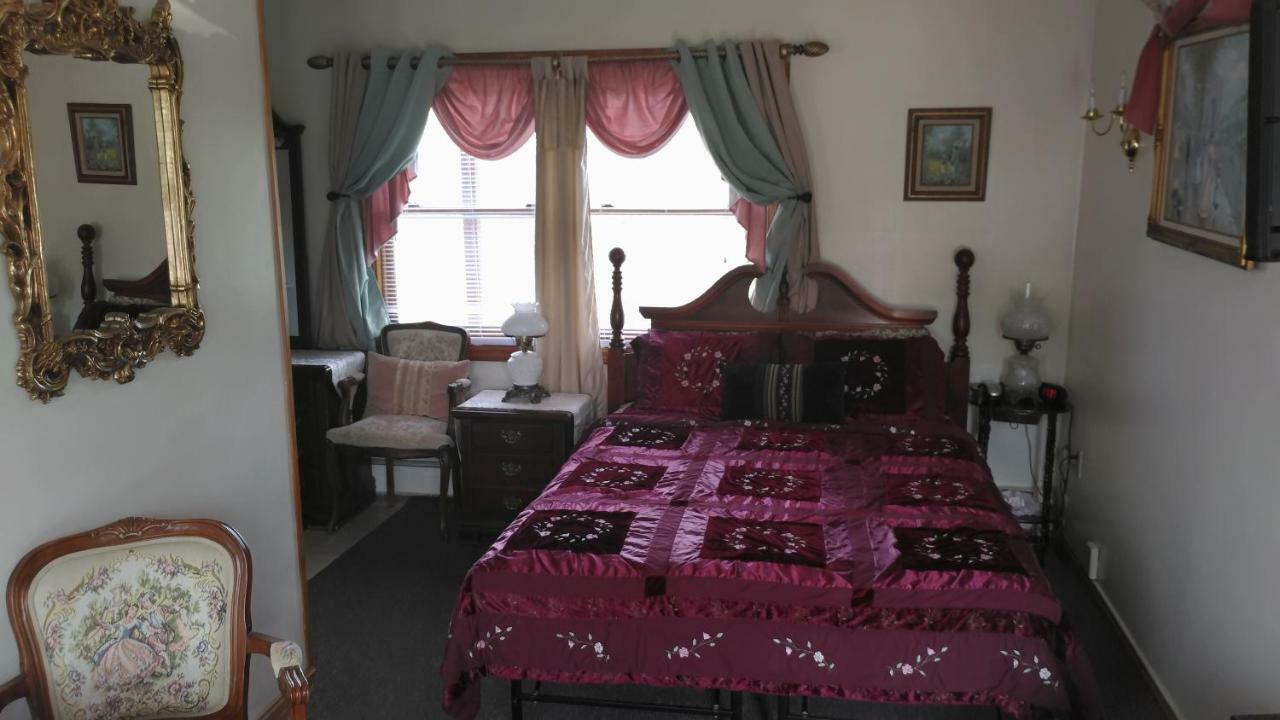 Midway Lodging Cornish Bagian luar foto