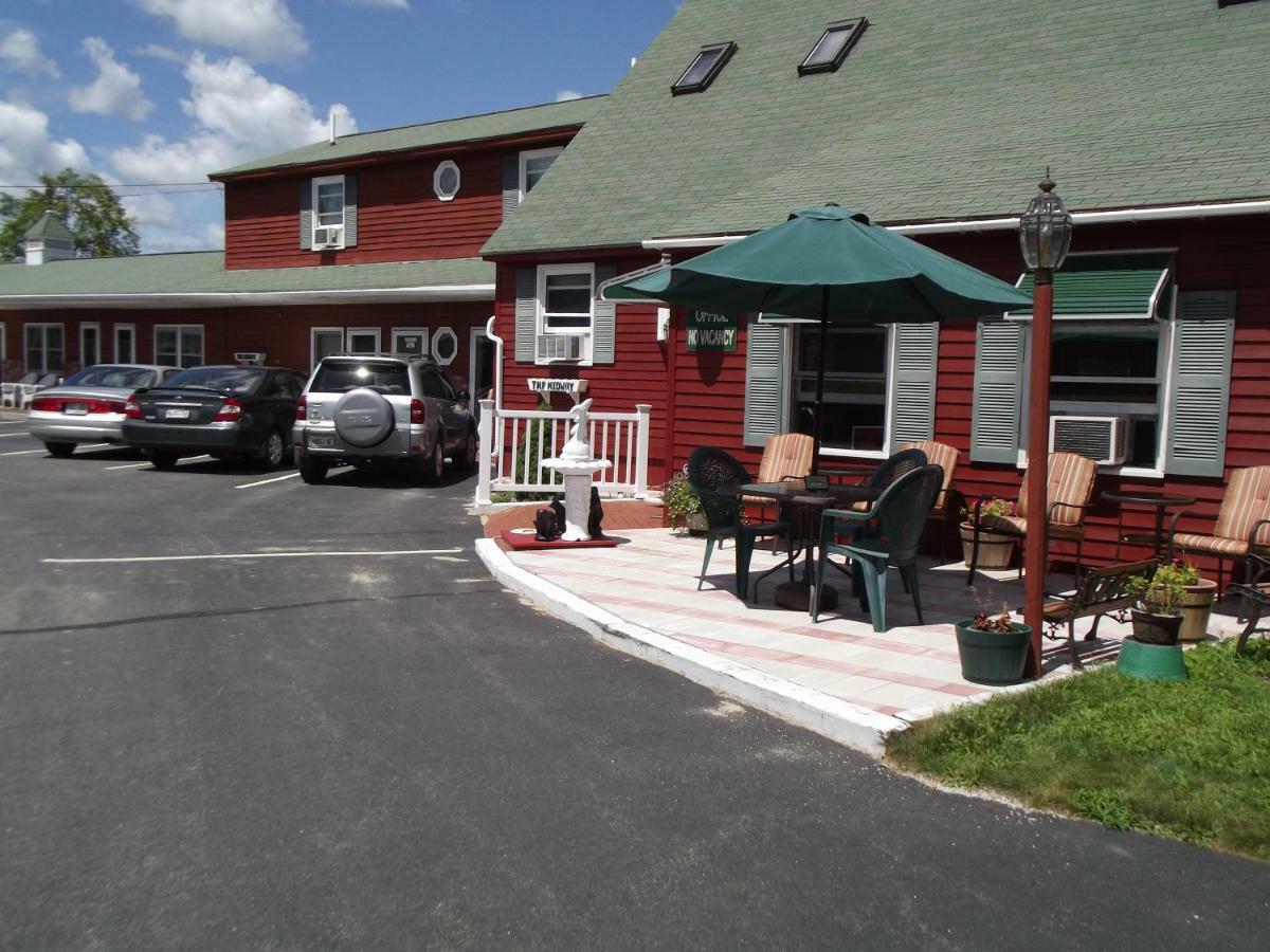 Midway Lodging Cornish Bagian luar foto