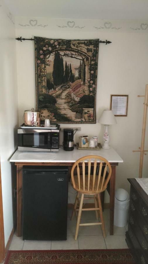 Midway Lodging Cornish Bagian luar foto