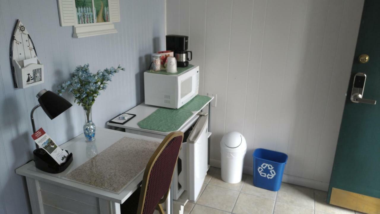 Midway Lodging Cornish Bagian luar foto